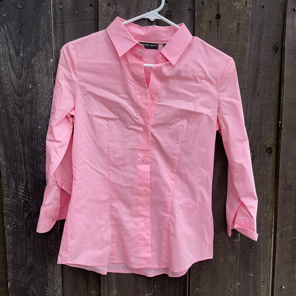 New York and company stretch bottom shirt
